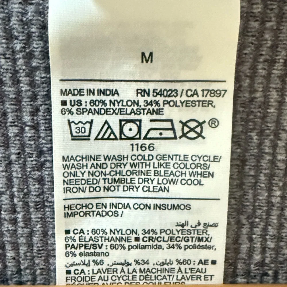NWOT Old Navy Women’s Ribbed Grey Crop Tank Top! Medium! - Picture 4 of 5